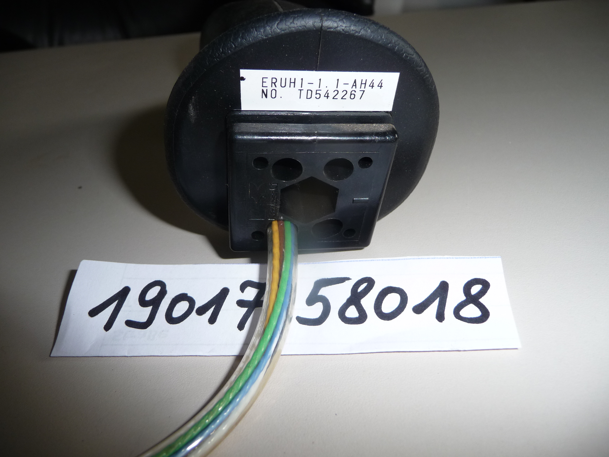 Griff 3 Taster links 1901758018 Takeuchi TB 230/240/260/290